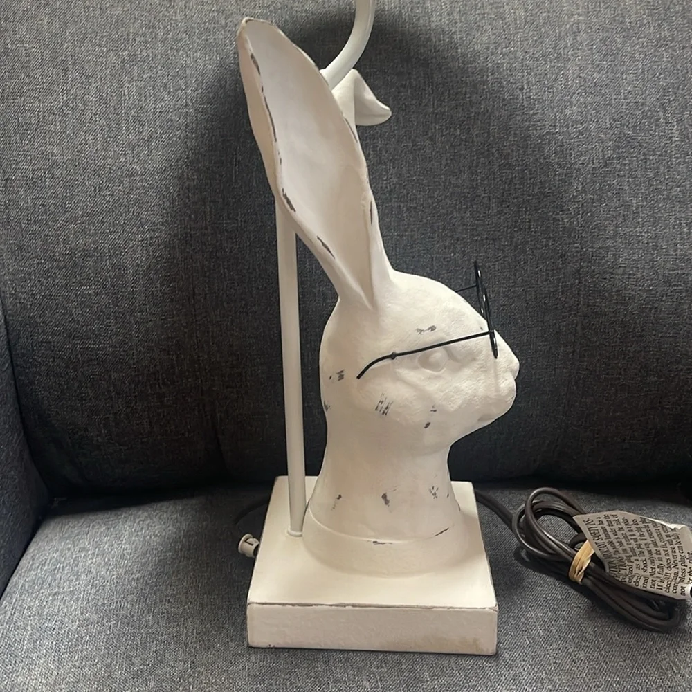 Creating Country Decor Rabbit Table Lamp